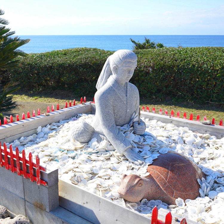 蔵の中にあった銅器の浦島太郎像