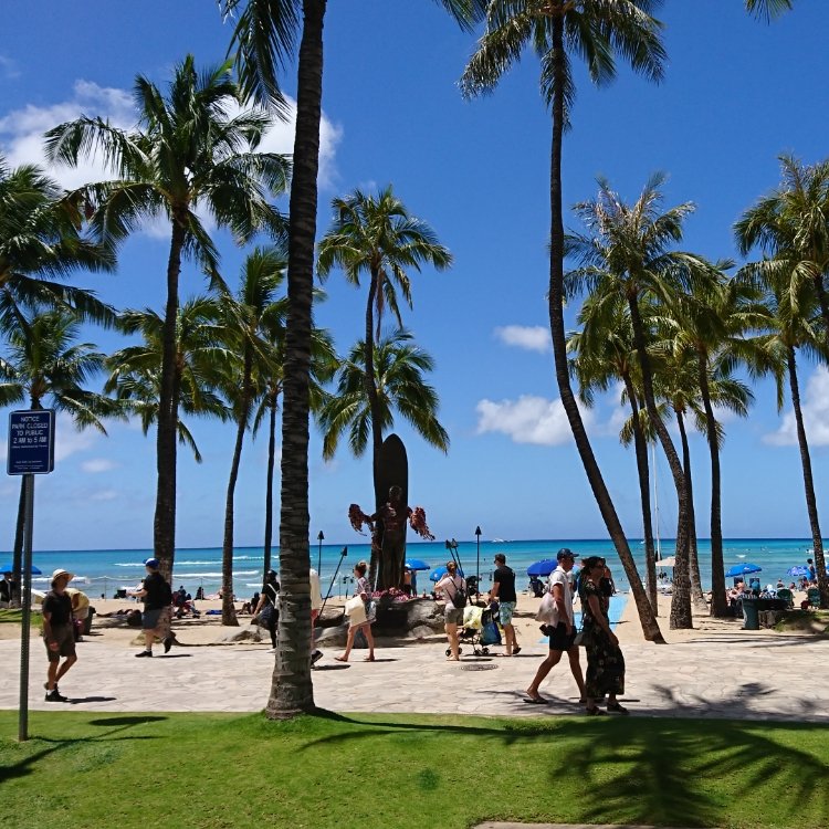 美穂さんの投稿 デューク カハナモク像 ことりっぷ 美穂さんの投稿 デューク カハナモク像 ことりっぷ