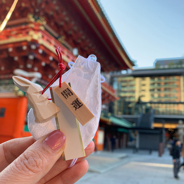 願いが叶うと話題 東京のかわいいお守り12選 神田明神のうさぎ守りや小網神社の金運守りも ことりっぷ