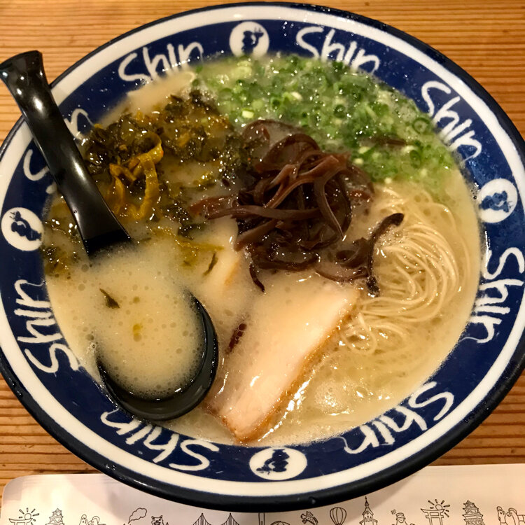 博多ラーメン◇コクがあるあっさり系豚骨スープ『博多shinshin