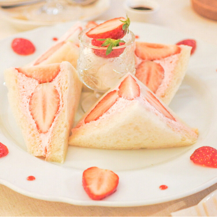 シーグラスアート　♡フルーツの妖精♡　いちごフェアリーver. シーグラスアート ♡フルーツの妖精♡ いちごフェアリーver