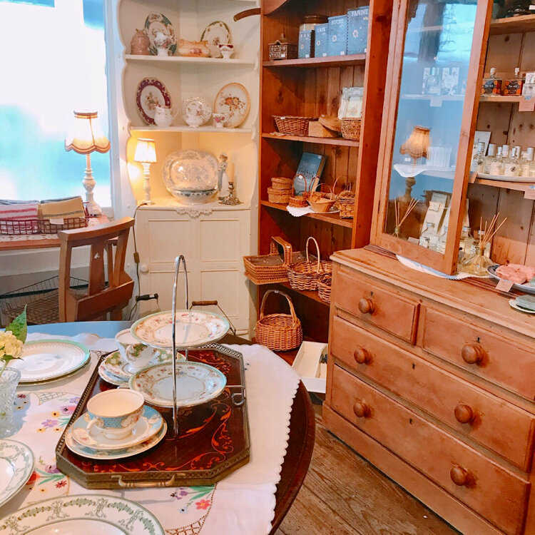 夏SALE♡アンティーク木製引き出しにたっぷりの海外紙モノコレクション♡　蚤の市 アンティーク木製引き出しにたっぷりの海外紙モノコレクション