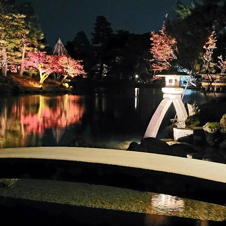 竹灯篭でライトアップ - 初生衣神社