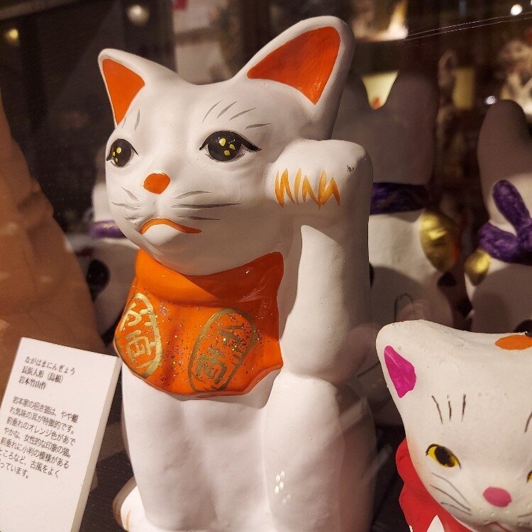 招き猫 金運 右手上げ 約12cm べっぴんさんです♡ 招き猫キーホルダー 金 鈴タイプ お金を招く右手上げ 金運上昇の