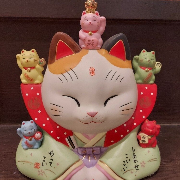 招き猫 金運 右手上げ 約12cm べっぴんさんです♡ 招き猫 金運 右手上げ 約12cm べっぴんさんです♡ インテリア小物