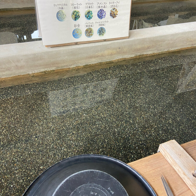 尾去沢鉱山の砂金！k24純金です 44粒程 尾去沢鉱山 Osarizawa Mine