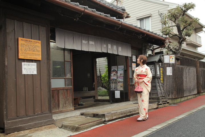 高台に広がる和風庭園から甘味処まで。千葉県佐倉市の城下町を着物でさんぽ