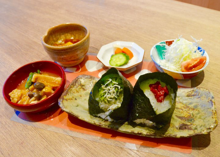 加賀野菜や能登牛も♪地元食材を気軽に楽しめる、金沢のおにぎり専門店「みつや」