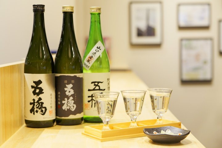 京都駅からすぐ。飲み比べが楽しめるスタンディングバー併設の日本酒専門店「浅野日本酒店KYOTO」