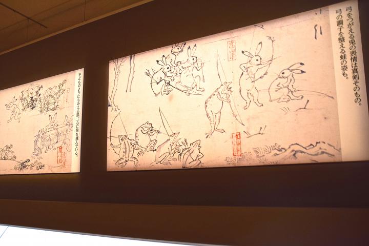 かぶと陶園 高山寺画 花生❄木箱有り　 鳥獣戯画 蛙 兎 うさぎ 鳥獣人物戯画 – うさぎとカエルの相撲02 / イラスト