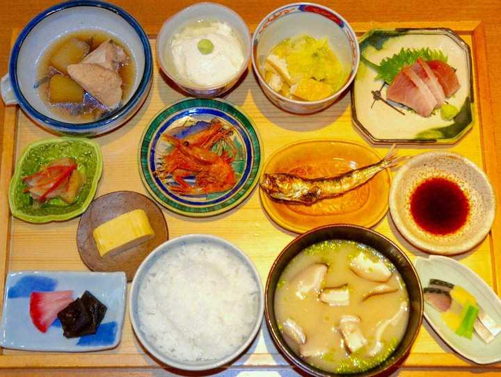 小鉢いっぱいのお得なランチが人気 金沢の食が堪能できる 小さな和食店 日々魚数奇 東木 ことりっぷ
