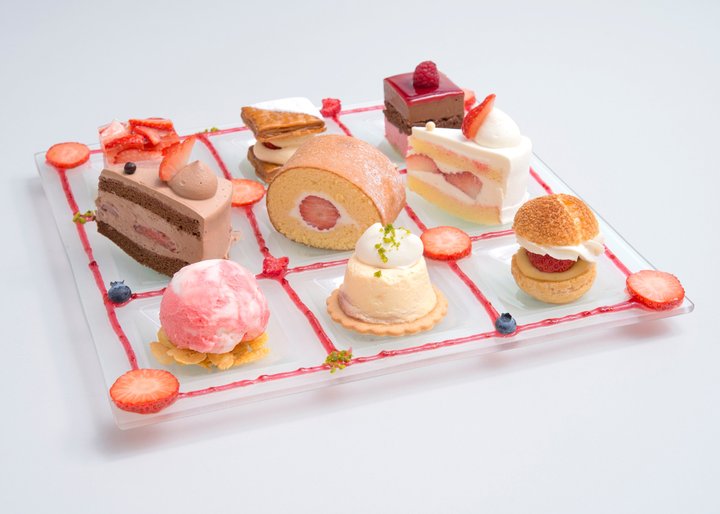9種のスイーツを一皿で。金沢近郊の人気カフェで味わう、いちごづくし