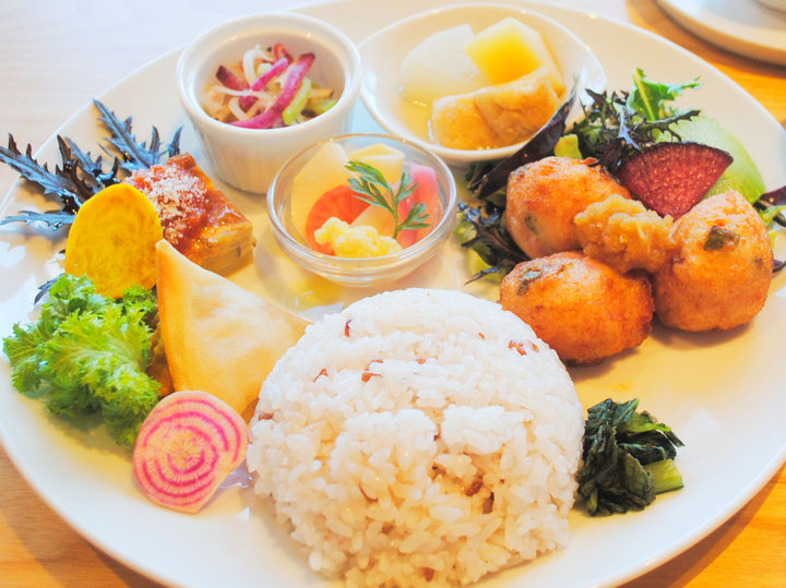 伝統の大和野菜がたっぷり♪　奈良の“おいしい”を詰め込んだ「cotocoto」のランチプレート