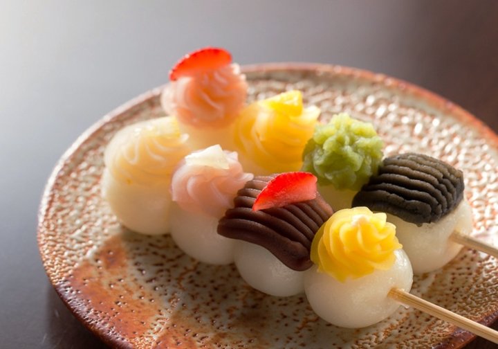 かわいすぎるお団子にひと目惚れ♪ 桜の名所・犬山城の城下町で春スイーツを食べ歩き