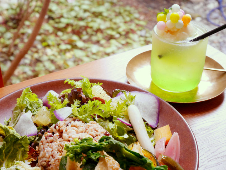 旬の野菜をたっぷり使った、プレートランチが人気。京都で見つけた、アートな隠れ家「ノッタ カフェ」