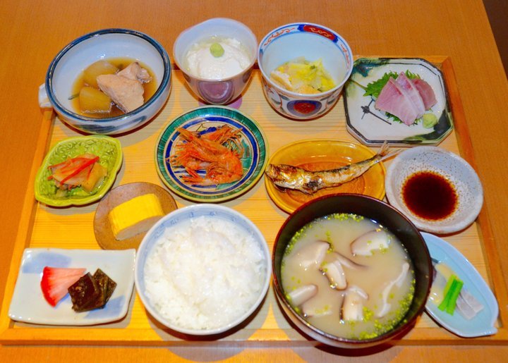 金沢の食を小鉢で楽しめる小さな和食店「日々魚数奇 東木」