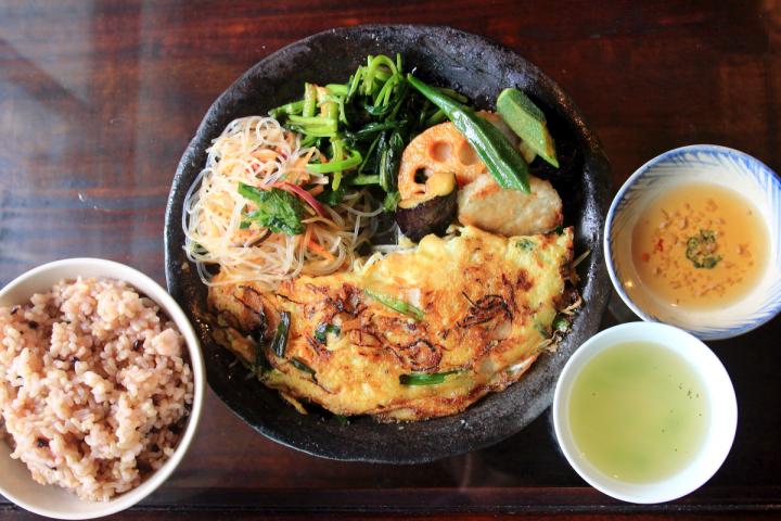 江の島の路地裏で見つけた古民家カフェ―アジアンランチと雑貨の「みちくさ食堂」