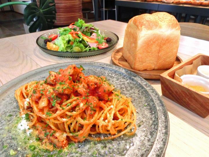 名物の窯出し食パンが一つ付くランチをどうぞ♪ 評判の本格イタリアン「マルシェ」