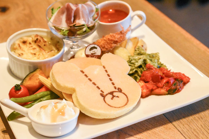 くまのがっこう ダイニングカフェ ぬいぐるみ 人気絵本「くまのがっこう」の限定カフェが東京ソラマチに
