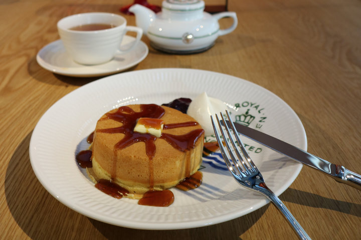 紅茶のソースをたっぷりかけていただく 究極のホットケーキ が人気 京都 宇治紅茶館 ことりっぷ