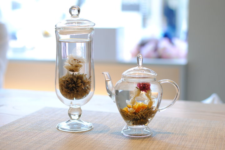美しい花のお茶にうっとり♪ 銀座の工芸茶専門店「CROESUS」 ｜ ことりっぷ