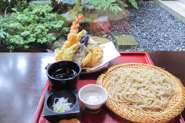 金沢・ひがし茶屋街「武右衛門」でしか味わえない！風味豊かな「加賀棒茶そば」