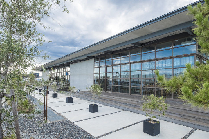 着ること、食べること、大人が楽しむ癒やしの空間「U.M.I」