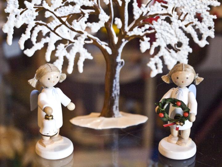 クリスマスの飾りに♪ ドイツのおもちゃ村から届く木の人形たち 