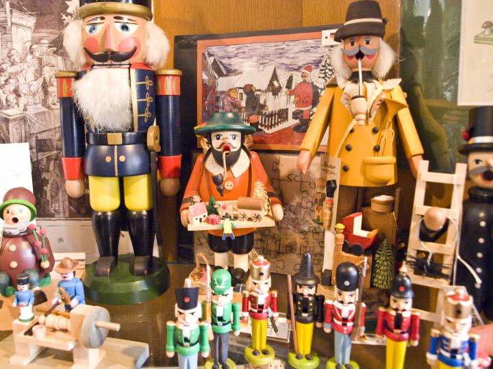 クリスマスの飾りに♪ ドイツのおもちゃ村から届く木の人形たち ｜ ことりっぷ