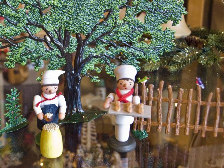 クリスマスの飾りに♪ ドイツのおもちゃ村から届く木の人形たち 