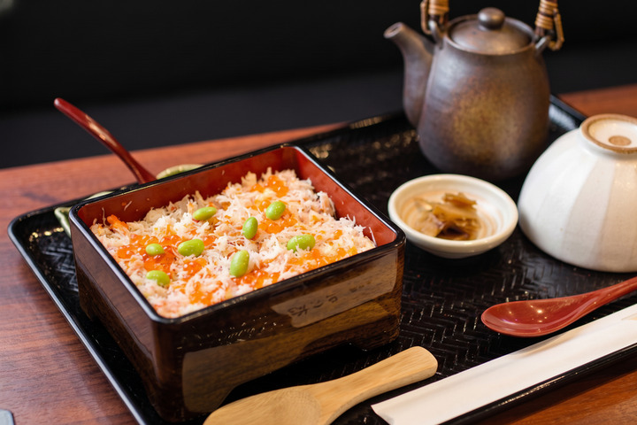 銀座の隣街・日本橋で大人のランチ♪行列の絶えない江戸前天丼や、ズワイガニのお重など名店で味わう口福ガイド