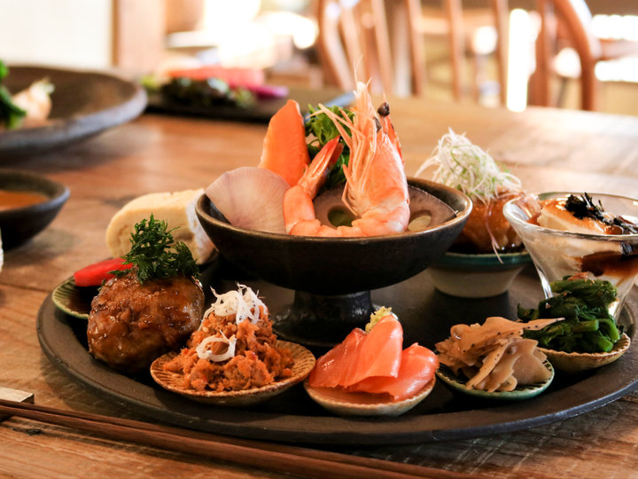 古都 鎌倉の古民家で味わう 地元食材をたっぷり使った彩りランチ ことりっぷ