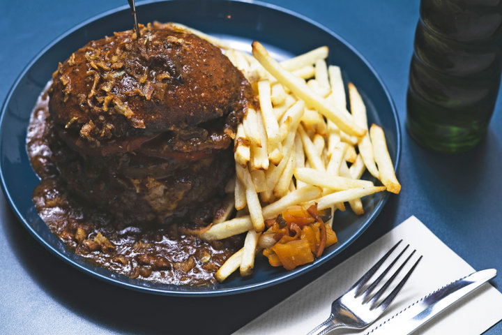 斬新なカレーバーガーに驚き!新たなカルチャーを発信する「KAKUOZAN LARDER」