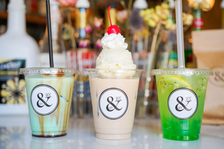 カラフルなレモンスカッシュからミントラテまで！かわいいドリンクが大