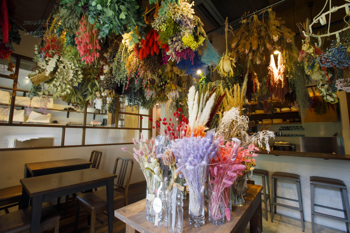 花の香りに包まれてゆったり時間を 鎌倉 長谷のカフェ併設ドライフラワー専門店 Cha Lamari ことりっぷ