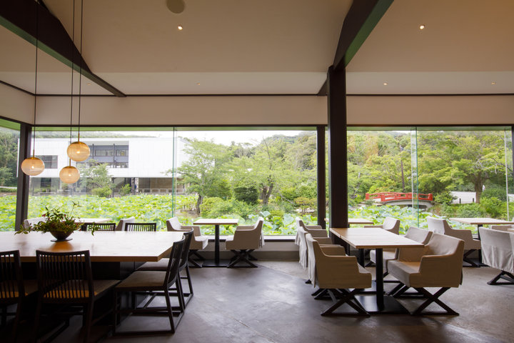 鎌倉 鶴岡八幡宮境内の絶景カフェ 風の杜 で 老舗茶屋が手掛けるひんやりスイーツを ことりっぷ