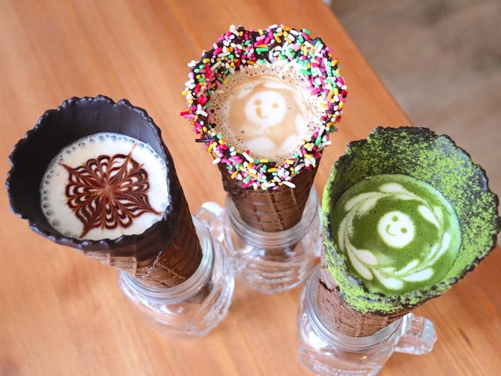 コーヒーのカップまで全部食べられる!?新高円寺で体験する「コーヒーコーン」