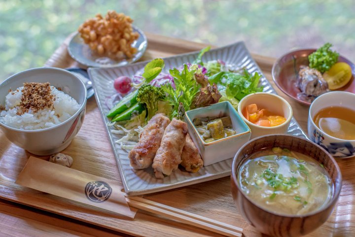 奈良南部の里山で、大満足の月替りランチとフォトジェニックなスイーツを「MARUIKE cafe 」