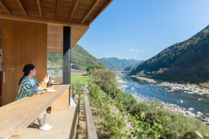 奥四万十を旅する（１）　日本最後の清流「四万十川」の過ごし方～絶景を眺めるサイクリングと、一望できるカフェ