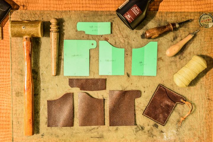 初めてでもカンタン♪ 渋谷で職人と作る革小物ワークショップ