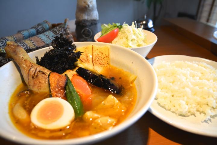 札幌の味に富山の素材をトッピング。本場を超えると評判のスープカレー専門店「マルナ」