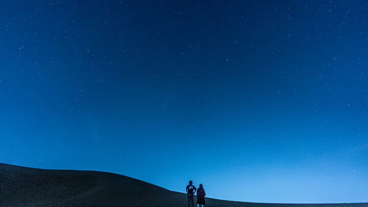 空から星が降ってくる♪ 鳥取砂丘で「星空観測ナイトツアー」