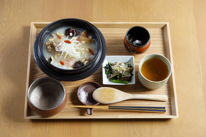 大正モダンな雰囲気もすてき♪四万の老舗旅館「積善館」が営む薬膳カフェ「向新」で、身も心もほっこり