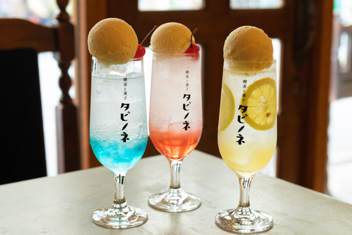 大阪 堀江のカラフルソーダが人気のカフェ 喫茶と菓子 タビノネ ことりっぷ