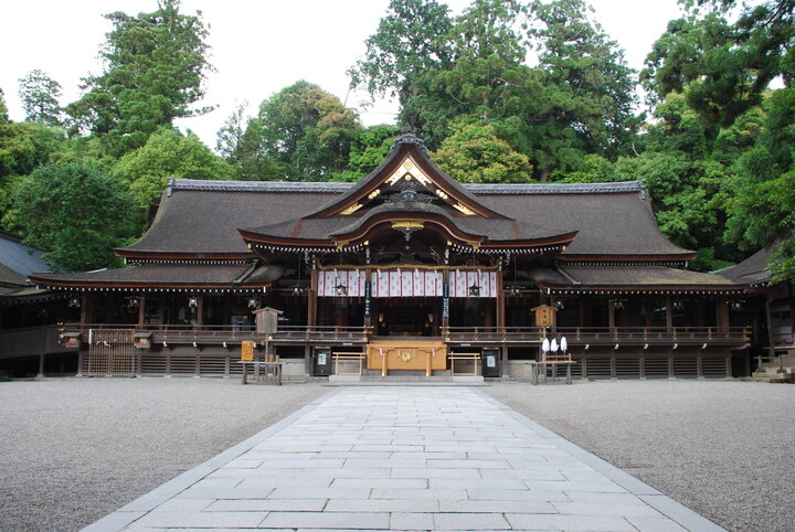 日本最古といわれる神社や道を散策