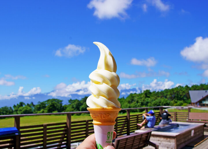 八ヶ岳南麗でのんびり牧歌的な癒し時間を 濃厚ソフトクリームも足湯も楽しめる 清泉寮 ことりっぷ