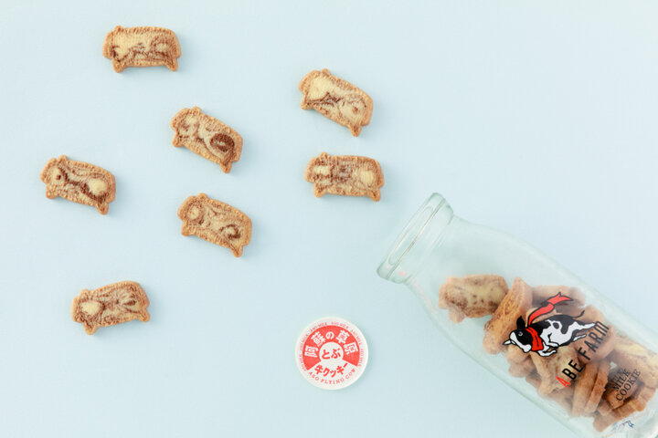 ミルクの風味漂うかわいい牛型クッキー「阿蘇の草原飛ぶ牛クッキー」／熊本県