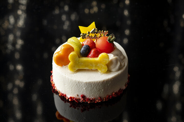 いちごやベリーがこぼれ落ちそうなケーキが登場 コンラッド東京 クリスマスケーキ スイーツ21 ことりっぷ