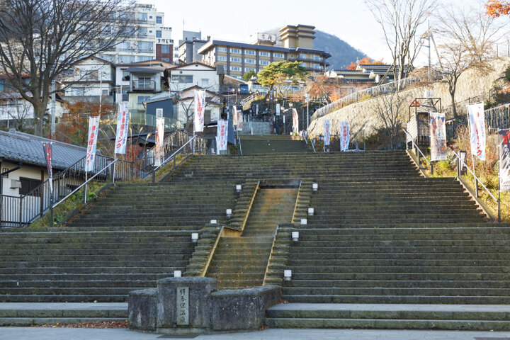 群馬の魅力がぎゅっと凝縮♪伊香保の石段街にある群馬土産と本のお店「やまのは」 ｜ ことりっぷ