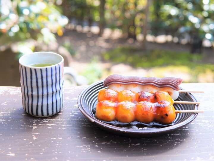 緑豊かな北鎌倉の自然の中でのんびり味わう♪タレたっぷりの名物だんご。「香下庵茶屋」